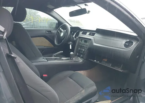 2013 Ford Mustang V6 z USA, uszkodzony, nr VIN 1ZVBP8AM9D5283220